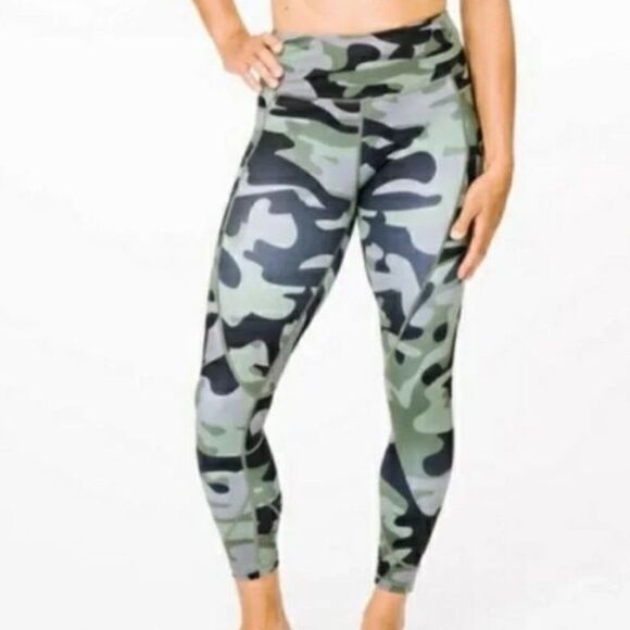 ZYIA Green Camo High Rise Light n Tight 7/8 Leggings Size 12 - Picture 1 of 10